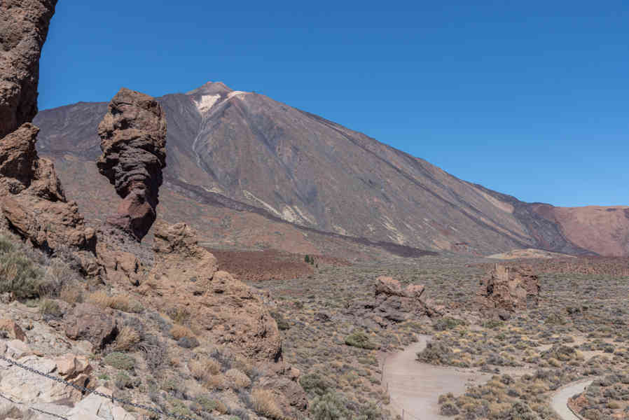 Tenerife 13 - parque nacional del Teide - Roques de García - Roque Cinchado.jpg